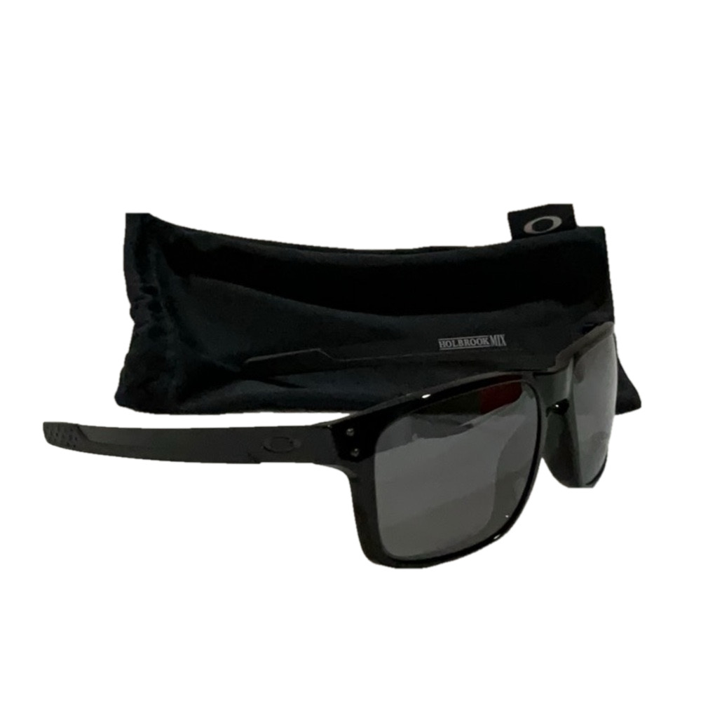 NEW OAKLEY Black Sunglasses - Picture 2 of 4